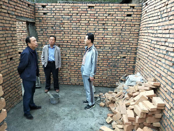 隴運集團公司黨委書記、董事長李寅祥同志深入琵琶鎮(zhèn)寧強村開展幫扶工作