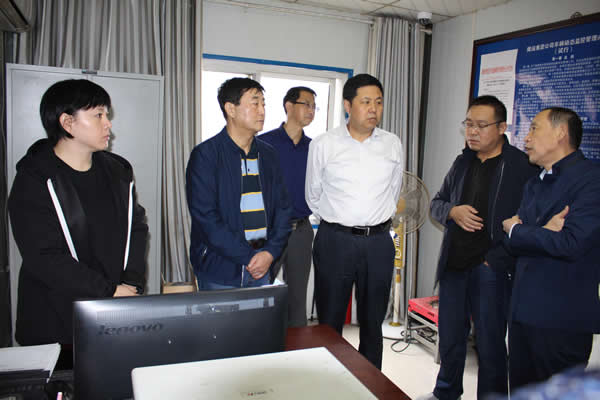 市交通運(yùn)輸局黨組副書記、市運(yùn)管局局長何濤一行到隴運(yùn)集團(tuán)公司檢查國慶節(jié)前安全生產(chǎn)工作