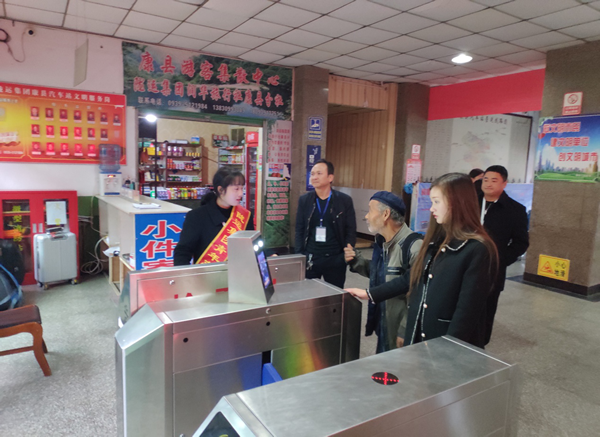 隴運集團公司組織開展 “向祖國獻(xiàn)禮·志愿者在行動”主題志愿者服務(wù)活動