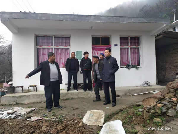 隴運(yùn)集團(tuán)公司開(kāi)展“解難題、辦實(shí)事、送溫暖”主題黨日活動(dòng)