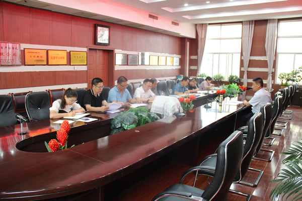 隴運集團公司黨委召開理論學(xué)習(xí)中心組集中學(xué)習(xí)暨黨委（擴大）會議  傳達(dá)學(xué)習(xí)黨的二十屆三中全會精神 研究貫徹落實措施